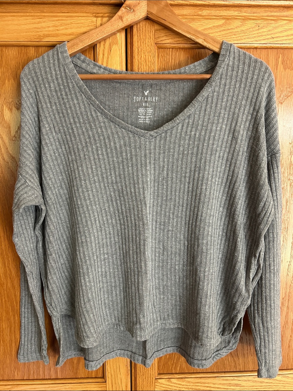 🦋 American Eagle Soft & Sexy Ribbed Lightweight V-Neck Pullover Heather Gray